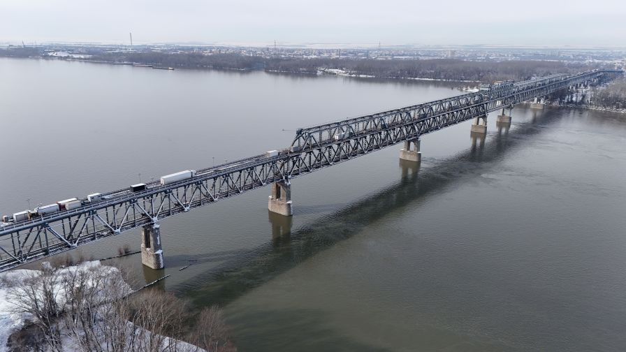 Внимание! Авариен ремонт затваря Дунав мост при Русе за пет часа днес
