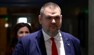 <p>Свалиха охраната от НСО на Пеевски</p>