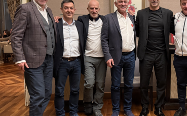 Георги Иванов и Атанас Фурнаджиев обсъдиха проблемите на детско-юношеския футбол с шефа на Академията на Каляри