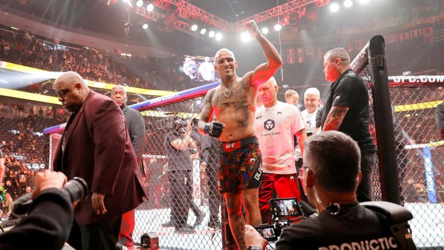 <p>Дейна Уайт и звездите на UFC преподават бойни техники на ФБР&nbsp;</p>