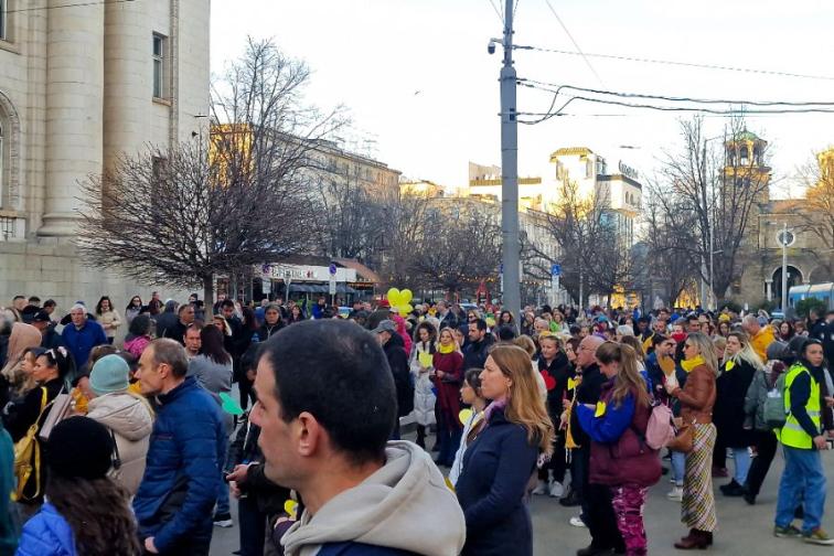 Граждани протестират в центъра на София с искане да се