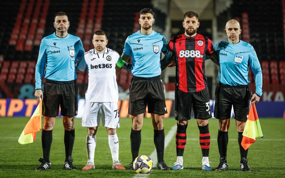 НА ЖИВО: Локомотив София 0:0 Славия, греда за домакините