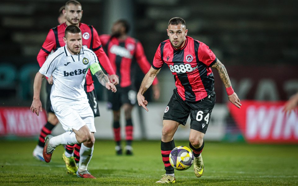 Локо София и Славия се сбориха здраво, но не излъчиха победител в люто дерби