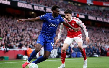 НА ЖИВО: Арсенал - Евертън 0:0, греда на 