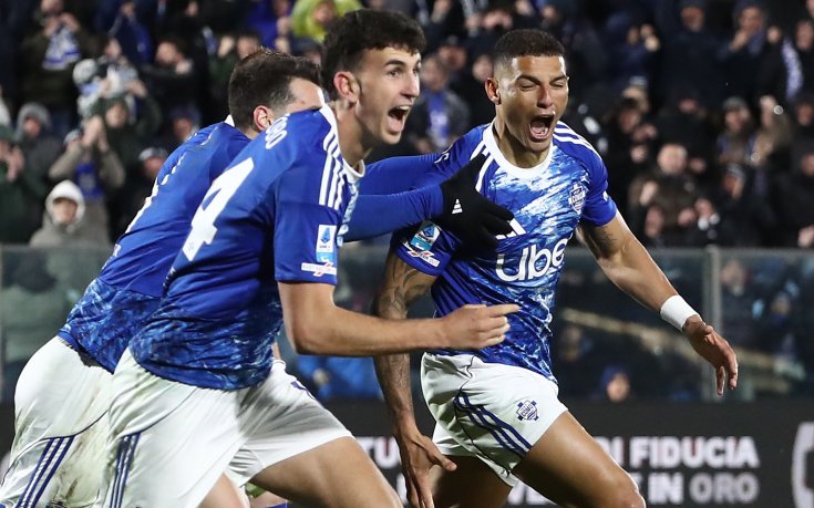 Рожденик хвърли в екстаз Комо при ключов успех над Рома