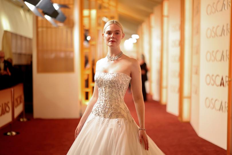 Топ 10 най-впечатляващи рокли от червения килим на Оскарите - снимка 13