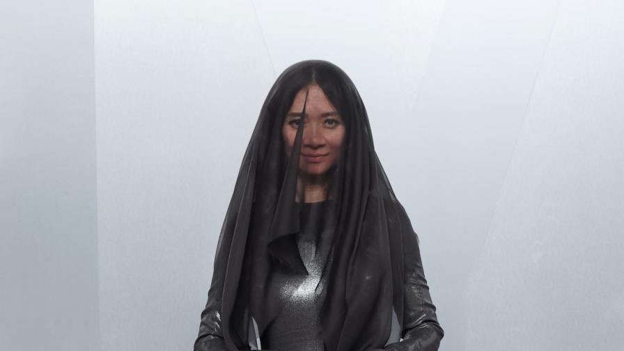 Траур на червения килим: Загадъчната поява...