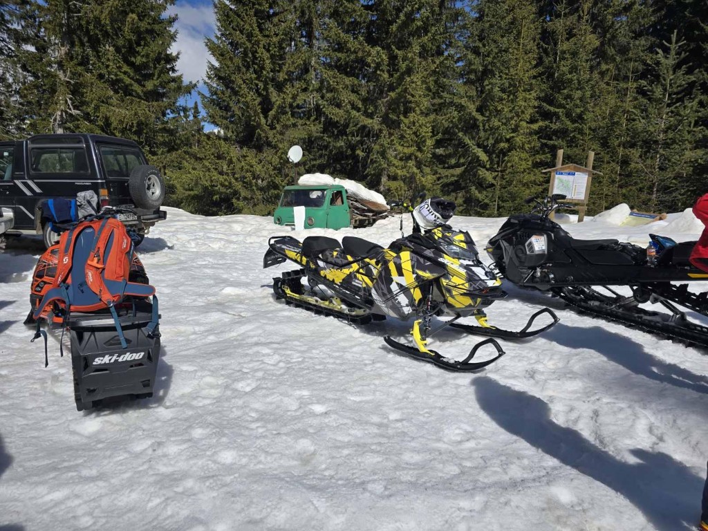 Хванаха нарушители с моторни шейни в три национални парка