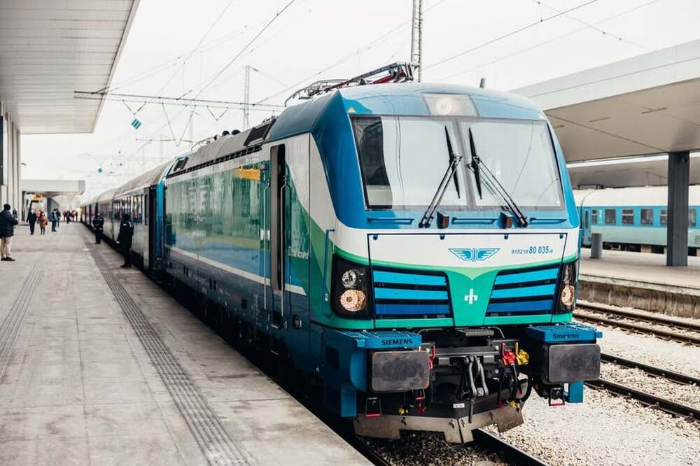 Преустановиха движението на влаковете през Централна гара София
