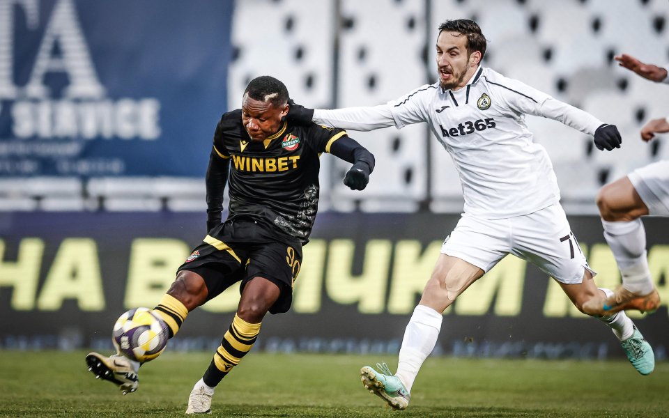 НА ЖИВО: Славия 0:1 Ботев Пловдив