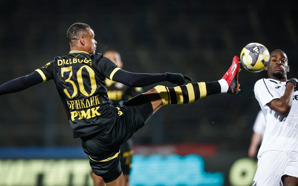 Ботев Пловдив излъга Славия с късен гол в Овча купел