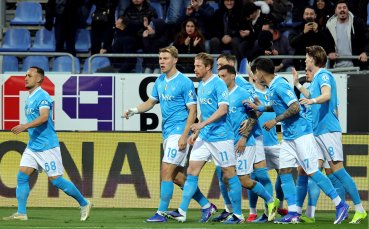 Наполи подчини Каляри и гледа към върха в Калчото