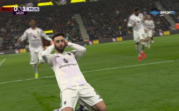 Манчестър Юнайтед поведе от дузпа