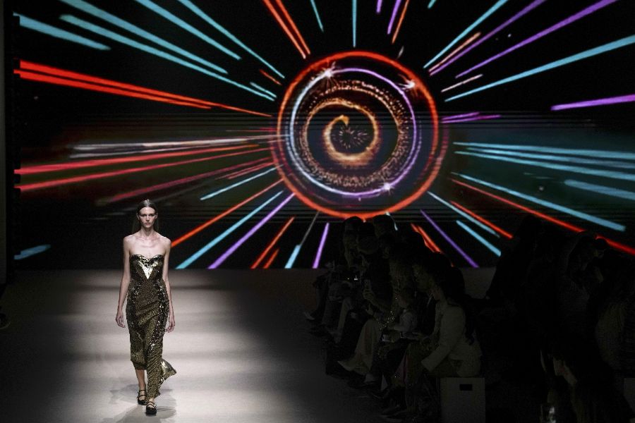 <p>Седмица на модата в Мадрид - Custo Barcelona представи нова колекция.</p>