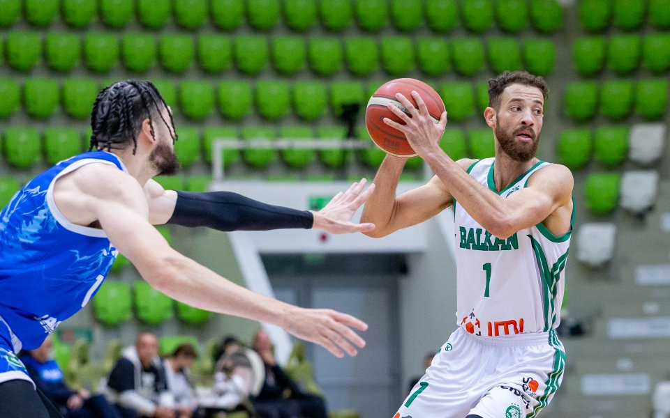 Балкан надви Рилски спортист с кош в последните секунди, Локомотив Пловдив се справи с Берое