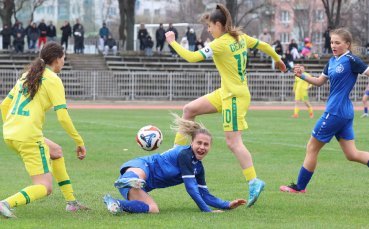 Лудогорец удари НСА в дербито при жените и докосва титлата