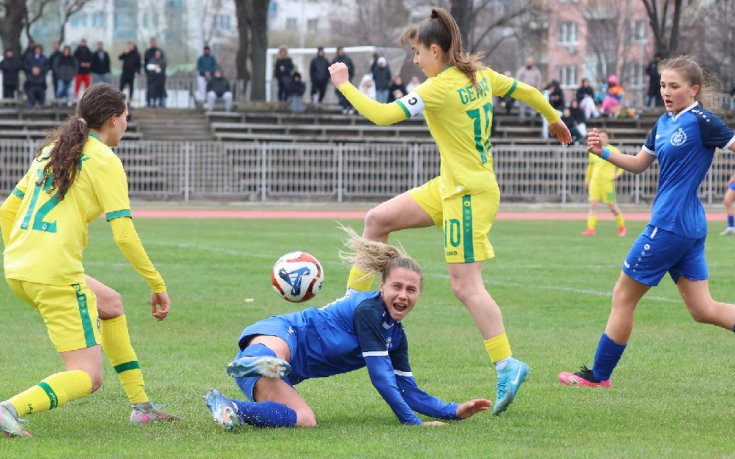 Лудогорец удари НСА в дербито при жените и докосва титлата