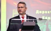 Министър Христанов подаде осем сигнала за злоупотреби за стотици милиони