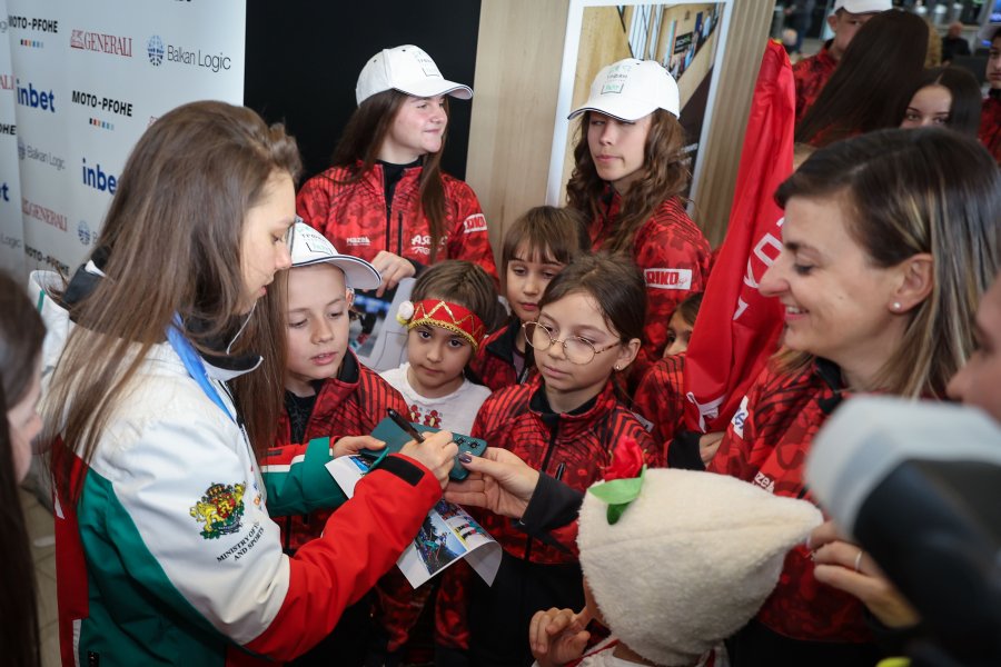 Лора Христова се завърва в България след Зимните олимпийски игри1