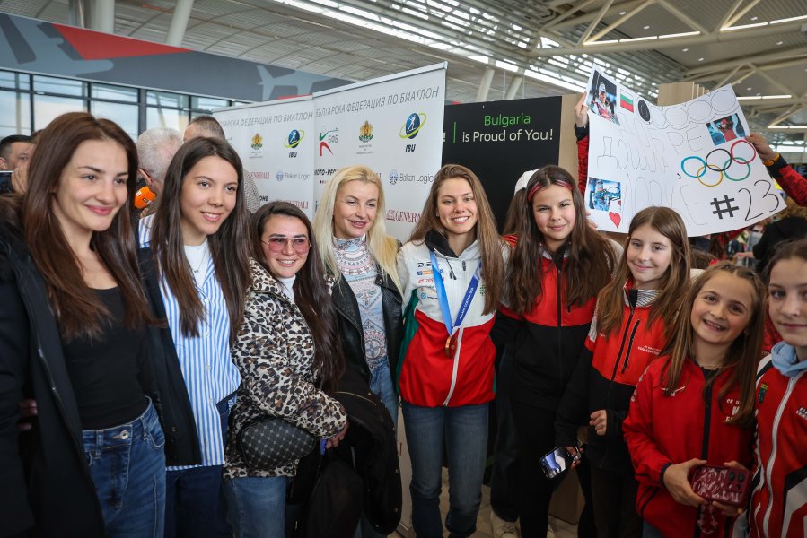Лора Христова се завърва в България след Зимните олимпийски игри1