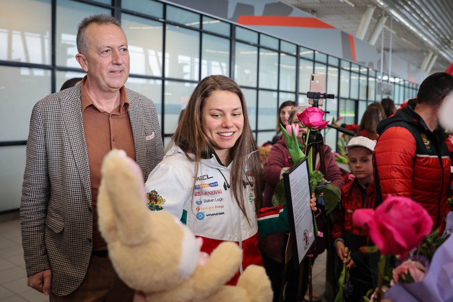 Лора Христова се завърва в България след Зимните олимпийски игри1