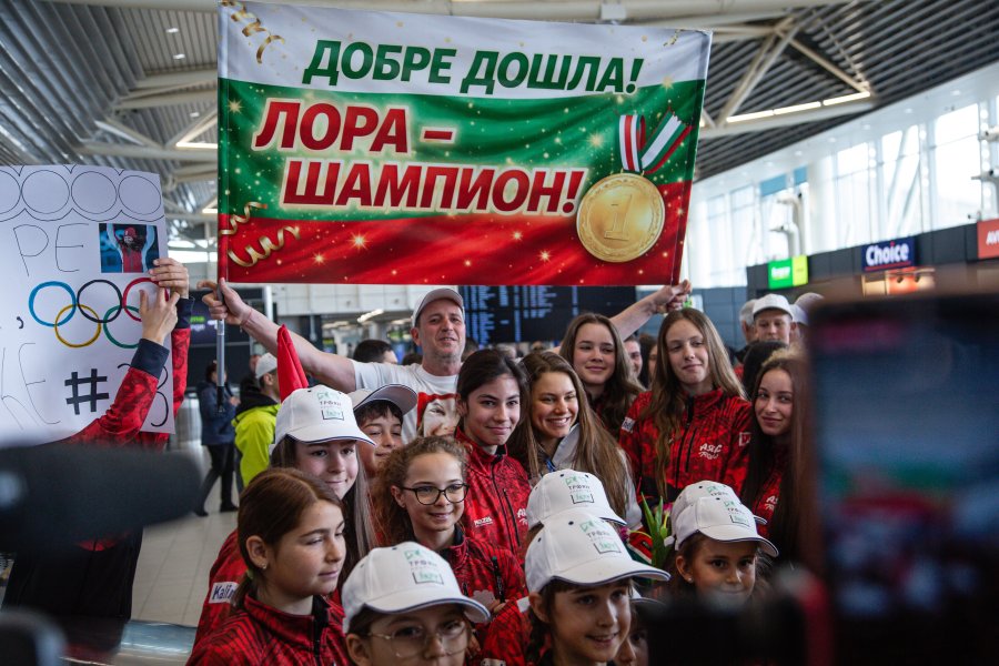 Лора Христова се завърна в България1