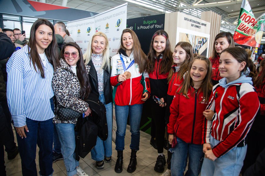 Лора Христова се завърна в България1