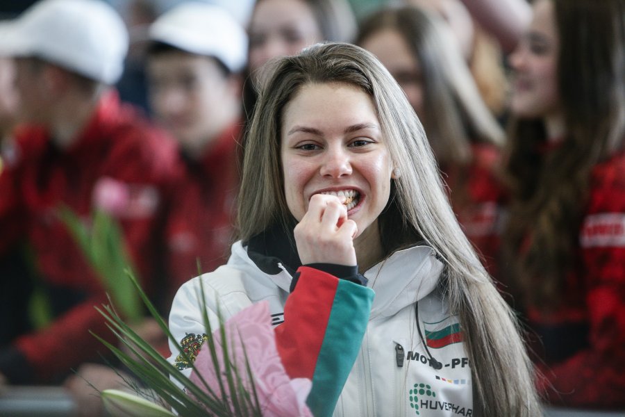 Лора Христова се завърна в България1