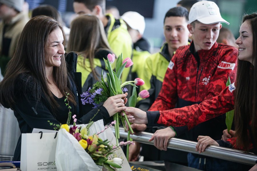 Лора Христова се завърна в България1