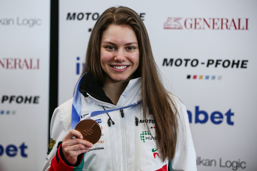 Лора Христова се завърна в България1