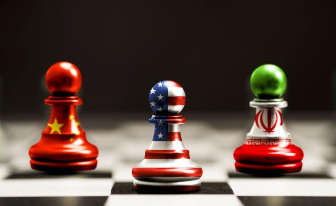 Тихата игра на Пекин: Защо Китай не бърза да спасява Иран и как печели от хаоса