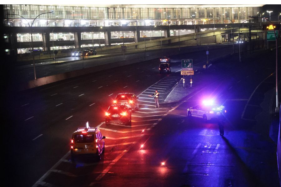 <p>Инцидент със самолет на летище "ЛаГуардия" в Ню Йорк.</p>