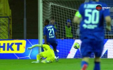 Феноменалната реакция на Кристиан Томов срещу Левски