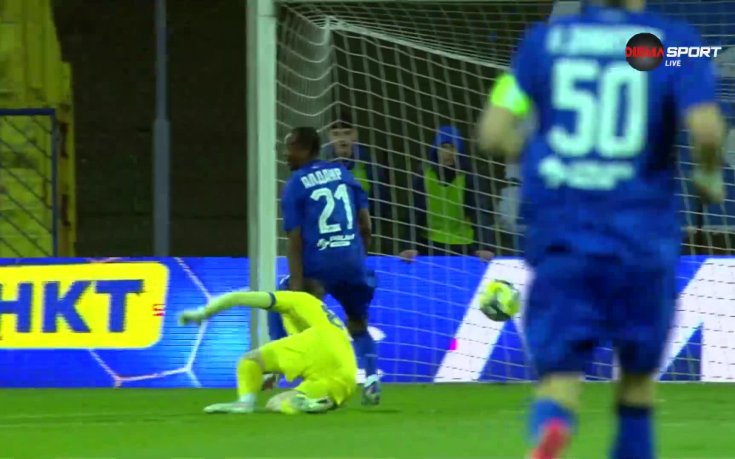 Феноменалната реакция на Кристиан Томов срещу Левски