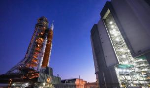 НАСА започва да строи база на Луната