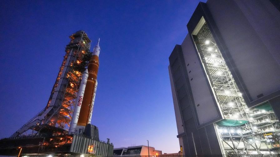 НАСА започва да строи база на Луната