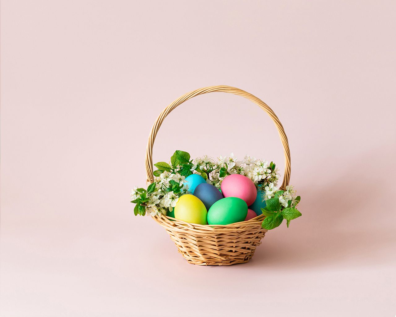 <p>Белите яйца дават по-ярки цветове, докато кафявите яйца дават по-топли, по-дълбоки нюанси.</p>