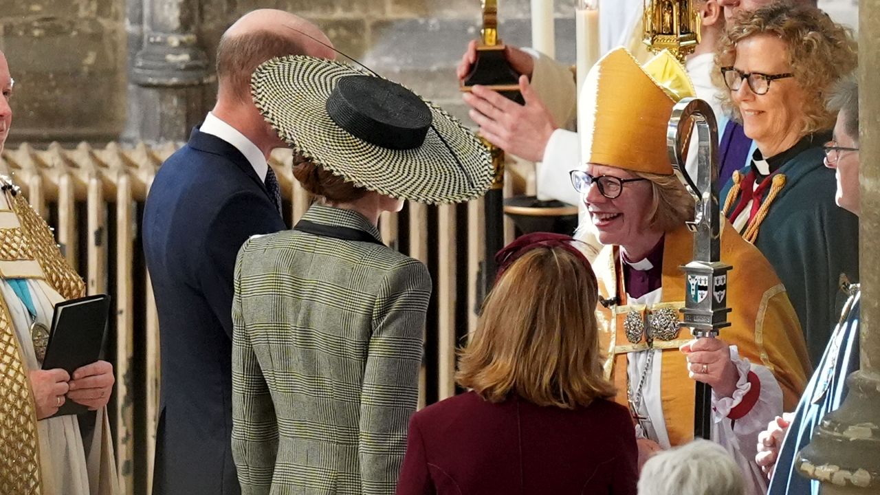 <p>Сара Мълали беше официално въведена в длъжност като архиепископ на Кентърбъри, с което започна публичното ѝ служение като първата жена начело на Англиканската църква</p>