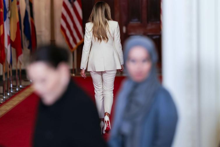 Мелания Тръмп робот