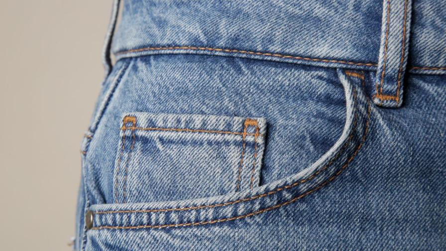 Тайната на малкия джоб: Защо дънките ни все още имат този детайл от 1873 г.?