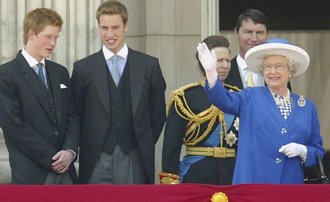 Жестоката истина: Как кралица Елизабет е разделяла Уилям и Хари