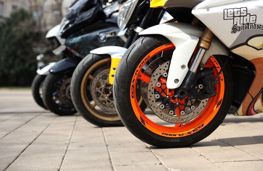 Отлагат откриването на мотосезон 2026 заради лошото време