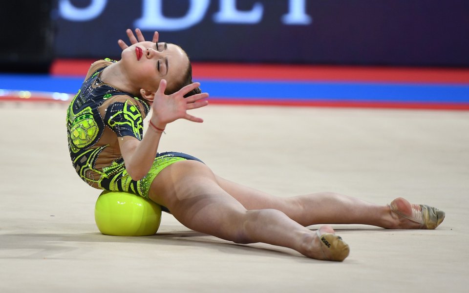 Уникална Стилияна Николова грабна среброто на топка