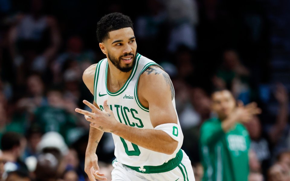 Джейсън Тейтъм напомни за себе си и донесе успеха на Бостън в Шарлът