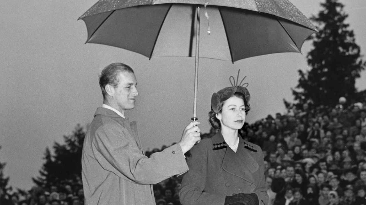 Открадната бира и вбесена кралица: Последната нощ на принц Филип