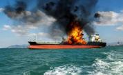 Два танкера пламнаха в Персийския залив след удари на снаряди