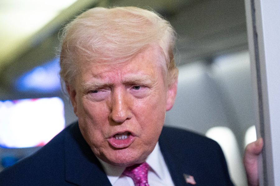 Тръмп сподели видео с мощна експлозия в Исфахан след удари срещу Иран