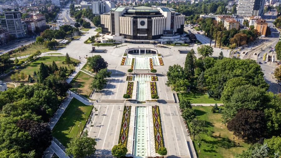 Дете е в кома, падна от тераса на НДК