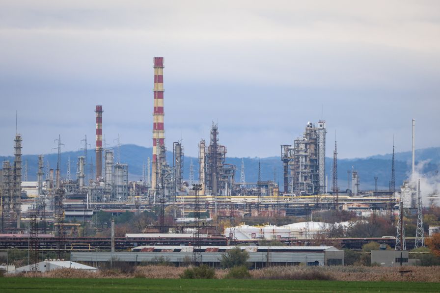 ЕК призовава държавите в ЕС да съгласуват мерки за осигуряване на петролните доставки