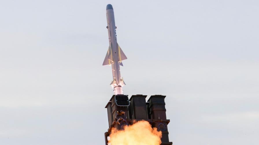 Япония разположи първата си ракета с голям обсег